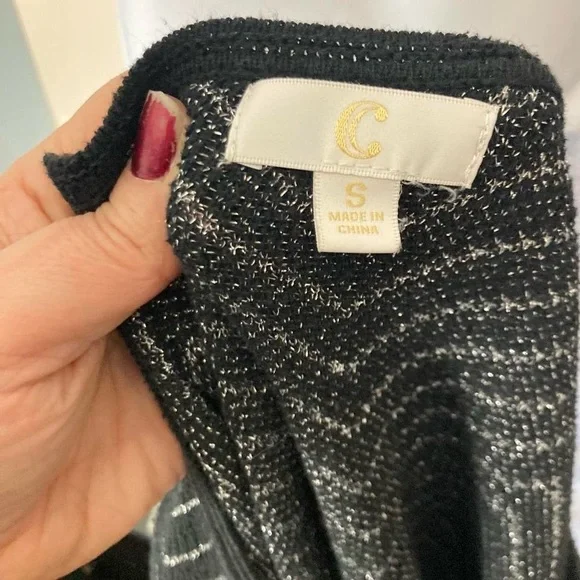 Black and silver shimmering top with a boho vibe. Size: S C - Picture 3 of 4